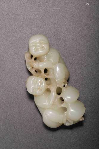 A JADE CARVED ORNAMNET