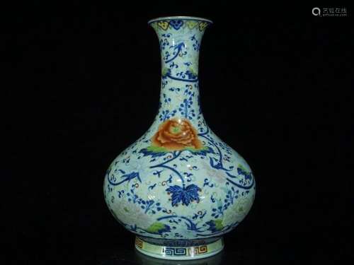 A Magnificent Famille Rose Porcelain Vase