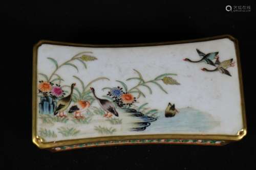 A Famille Rose Porcelain Paper Tray