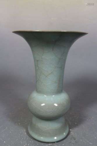 A Ru-Type Porcelain Vase