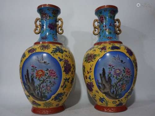 A Paif of Famille Rose Porcelain Vases