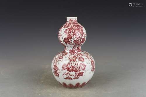 An Exquisite Copper Red Porcelain Vase