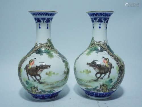 A Pair of Blue and White and Famille Rose Porcelain Vases