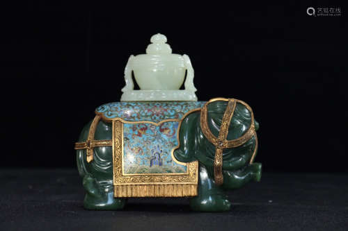 17-19TH CENTURY, AN ELEPHANT DESIGN HETIAN JADE ORNAMENT, QING DYNASTY