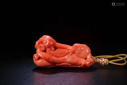 19TH CENTURY, A RED CORAL CARVED RUYI BUDDHA HAND PENDANT, LATE QING DYNASTY