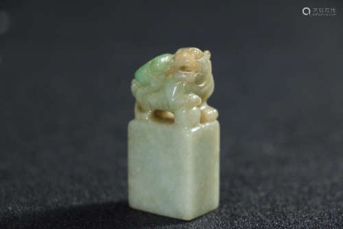 AN OLD TIBETAN BEAST DESIGN JADEITE SEAL