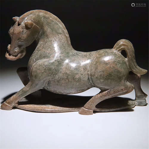A CARVED HETIAN JADE LAY HORSE ORNAMENT