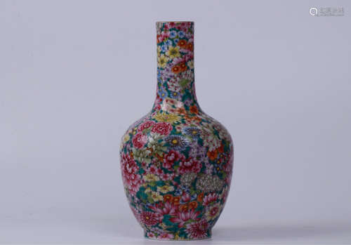 A FAMILLE ROSE FLORAL PATTERN GLOBULAR VASE