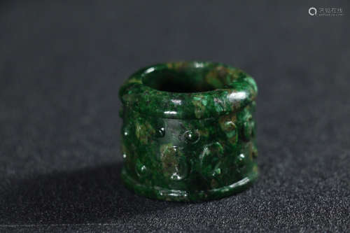 AN OLD TIBETAN JADEITE RING