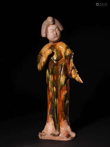 (618-907 CE) A TANG TRI-COLOR GLAZED FAT GIRL STATUE, TANG DYNASTY