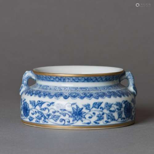 A CHINESE PORCELAIN BRUSH WASHER