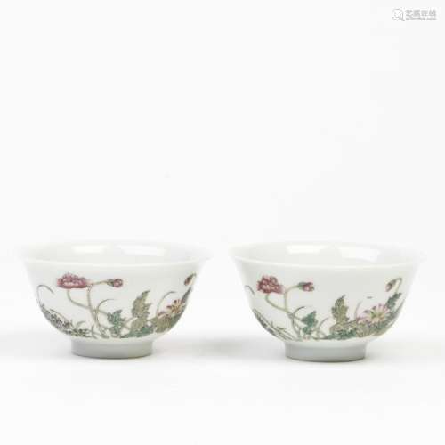 A PAIR OF FAMILLE-ROSE 'FLOWER' TEA CUPS