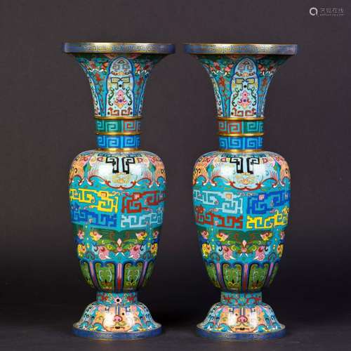 A PAIR OF CLOISONNE VASES, 19TH CENTURY