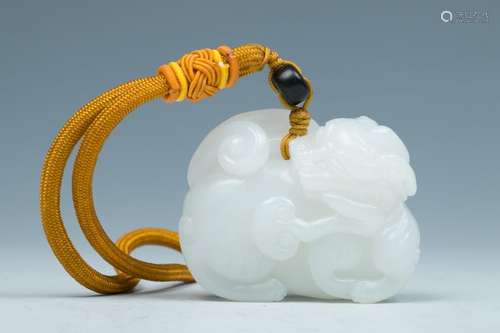 JADE LION PENDANT, QING