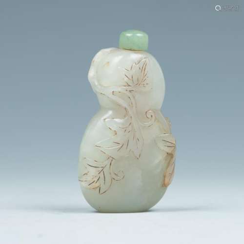 CELADON JADE GOURD SHAPED SNUFF BOTTLE