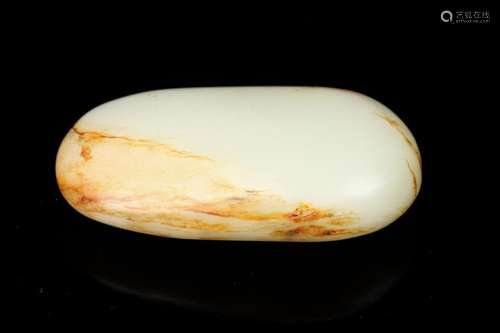 WHITE AND RUSSET JADE PEBBLE