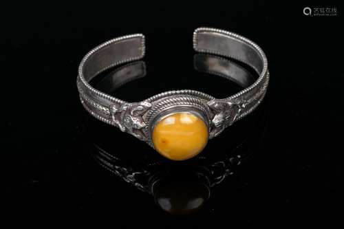 YELLOW AMBER AND SILVER BRACELET