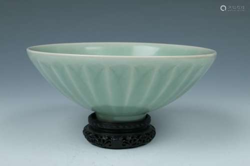 LONGQUAN CELEDON LOTUS  BOWL, SONG