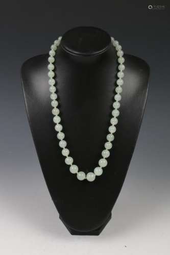 HARDSTONE BEADED NECKLACE, EARLIER 20TH C.