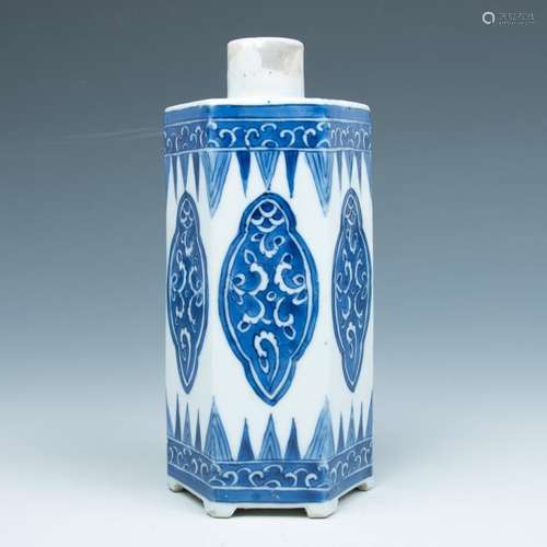 BLUE AND WHITE PORCELAIN VASE, QING