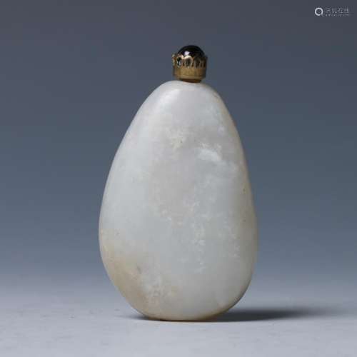 WHITE JADE PEBBLE FORM SNUFF BOTTLE, QING