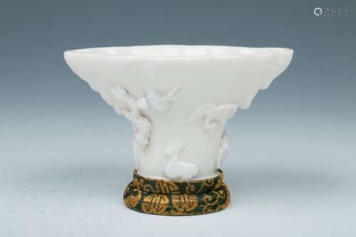 HIGH RELIEF WHITE GLAZED CUP