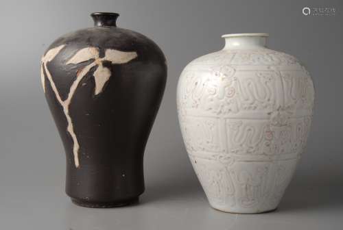2-E15 黑釉白瓷花瓶两个