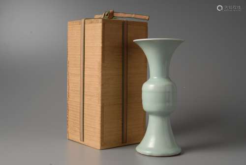 2-S19 青瓷花瓶