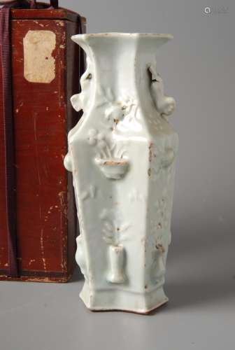 2-47-34 青白瓷花瓶