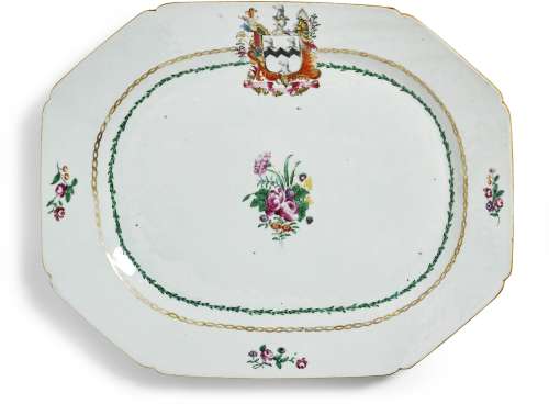A CHINESE EXPORT ARMORIAL PLATTER, QING DYNASTY, QIANLONG PERIOD, CIRCA 1775
