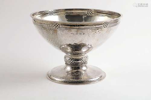 An edwardian circular pedestal bowl