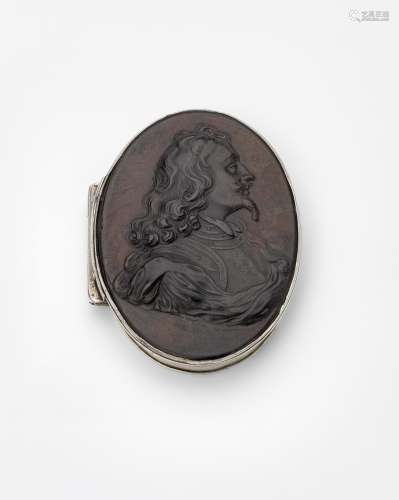 A queen anne / george i silver-mounted tortoiseshell snuff box oval with a