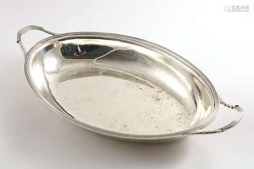 A victorian oval entree dish base