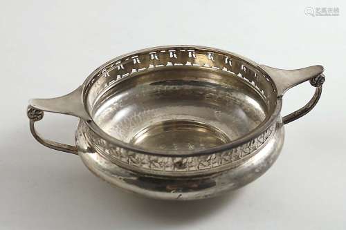 An early 20th century two-handled small circular dish