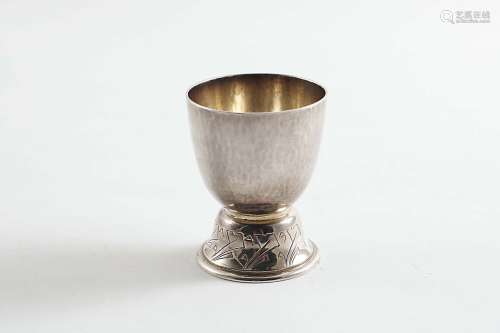 An early 20th century egg cup