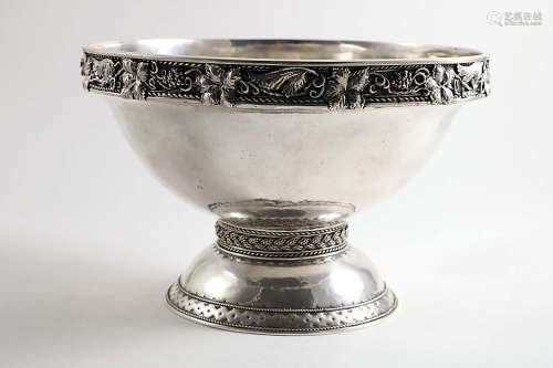 An early 20th century handmade circular rose bowl