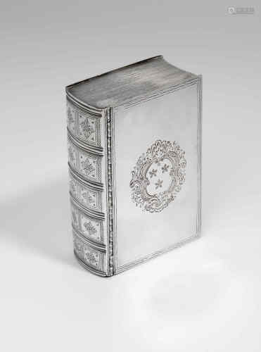 A george ii silver table snuff box