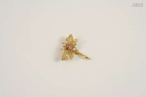 A gold and gem set dragonfly brooch