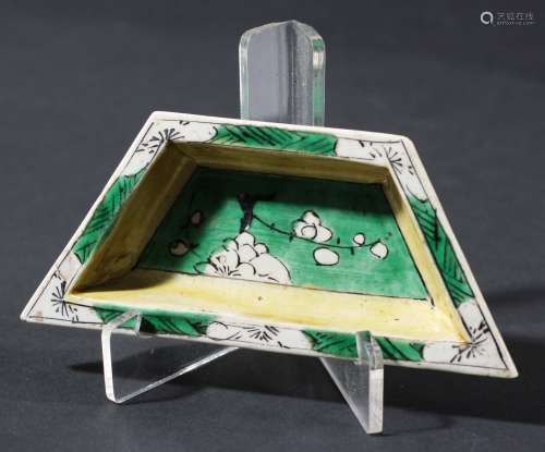 Chinese sweetmeat dish,possibly kangxi, decorated in sancai colours with a