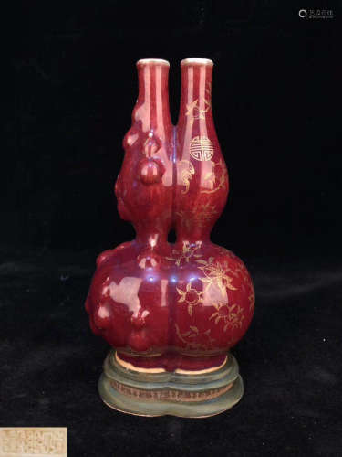 A CONNECTED GOURD SHAPED VASE