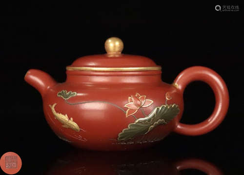 A ZISHA GILDED FISH PATTERN TEA POT