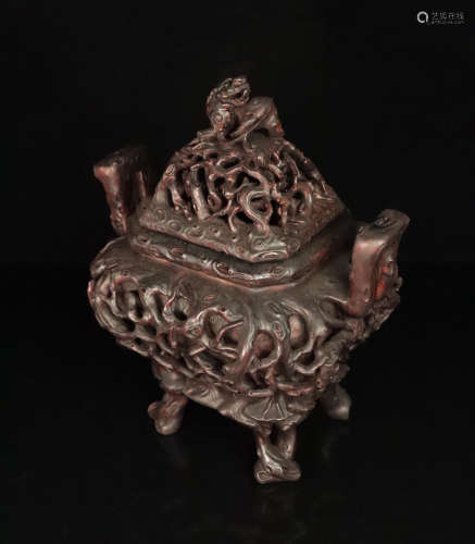 A CHENGXIANG WOOD CARVED HOLLOW PATTERN CENSER