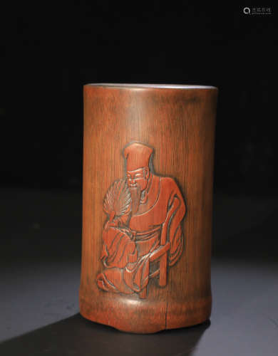 A BAMBOO CARVED CHARACTER PATTERN PEN HOLDER
