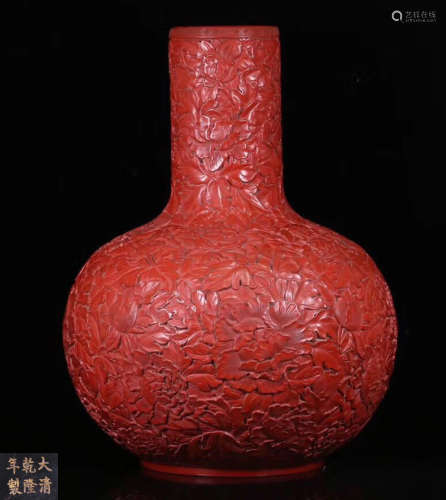 A RED LACQUER FLORAL PATTERN TIANQIU VASE