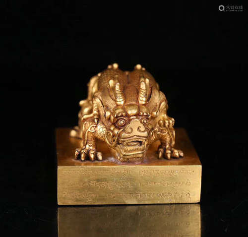 A TIBETAN GILT COPPER DRAGON SHAPED SEAL