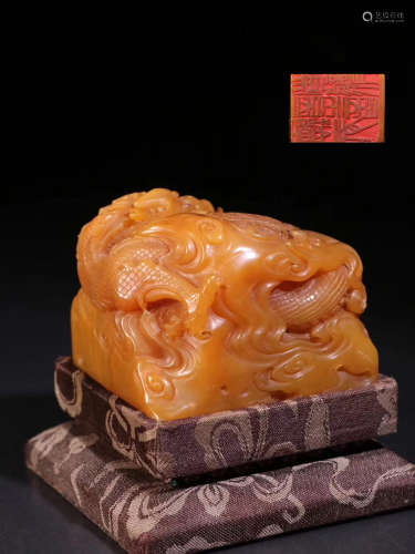 A TIANHUANG STONE CARVED GRAGON PATTERN SEAL