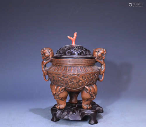 A BAMBOO CARVED THREE PAIRS FEET LIONEAR CENSER