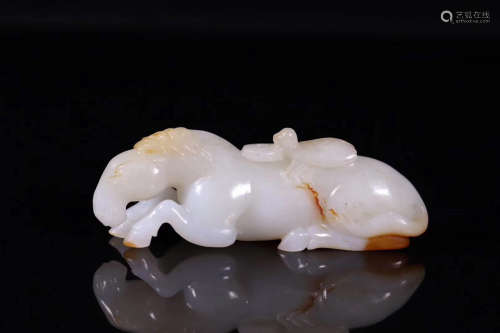 A WHITE JADE CARVED HORSE SHAPE PENDANT