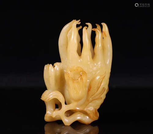 A BUDDHA HAND SHAPED HETIAN JADE PENDANT