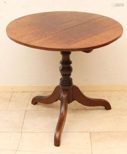 18th - 19th Century English oak wooden til top table.